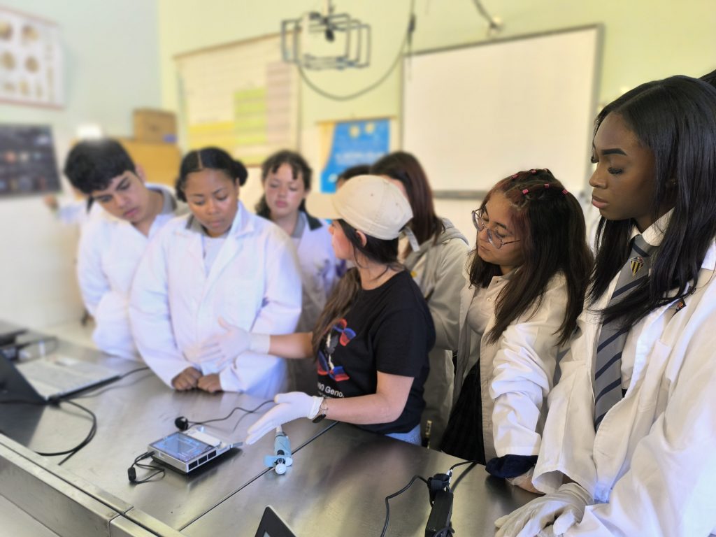 Estudiantes de Atacama exploran el ADN de la “pata de guanaco”